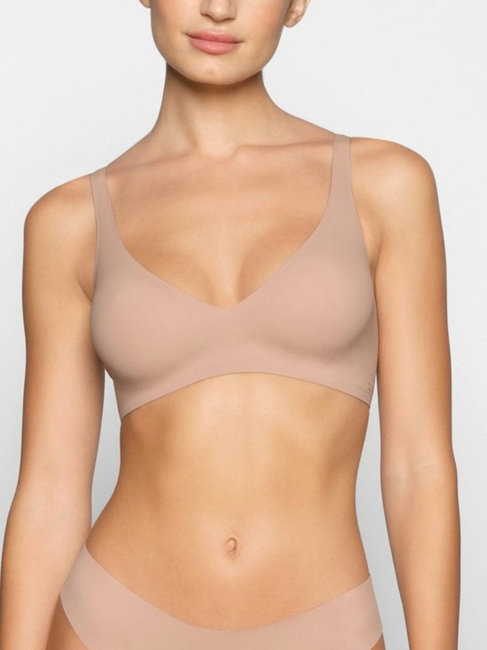 SKIMS Naked Plunge Bralette Wireless Size Medium Neutral Beige Nude